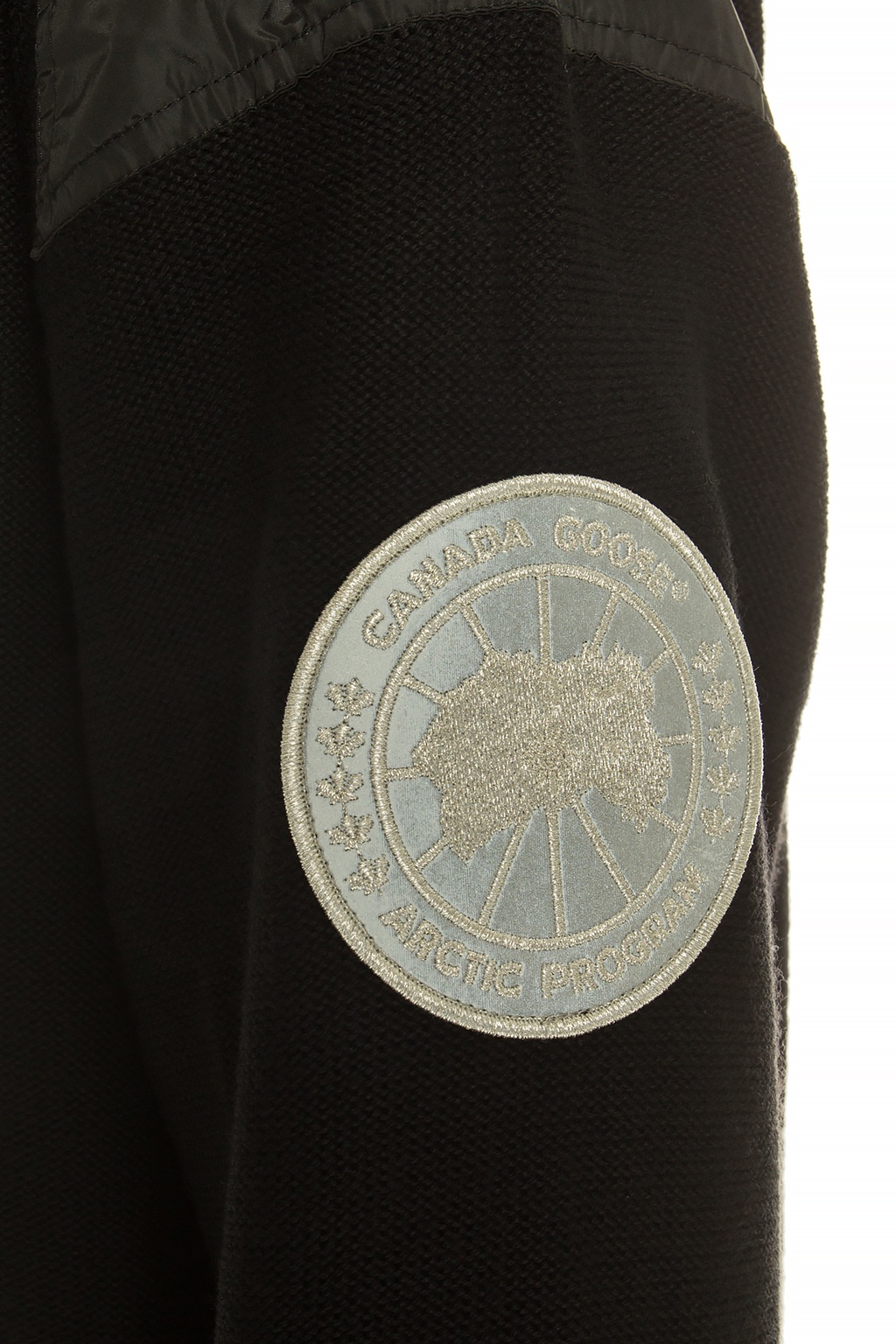 Canada Goose T-shirt met scheve patchprint in felroze